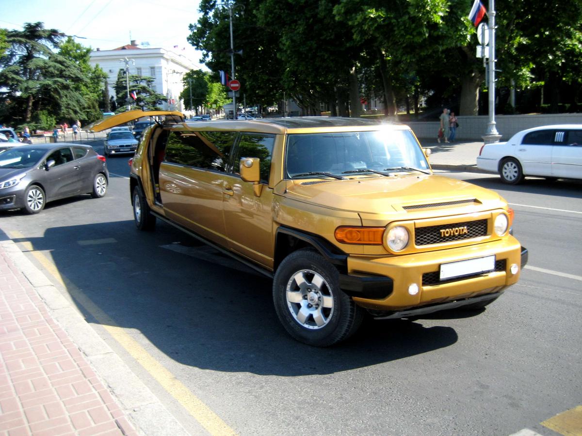 Аренда лимузина Тойота в Севастополе - лимузин Севастополь - фотография