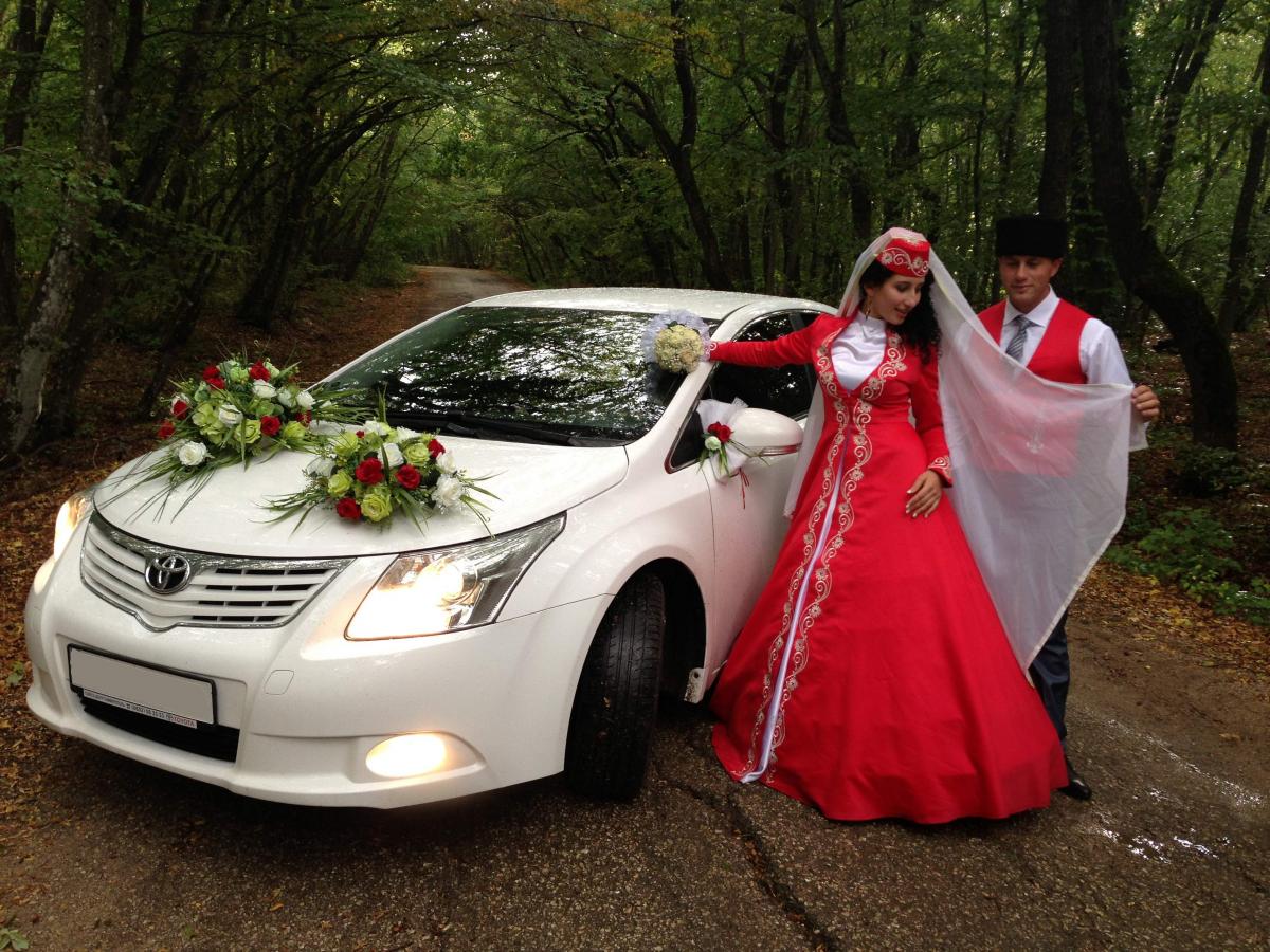 Украшения на машину на свадьбу недорого - картинка